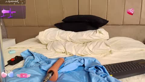 aurora_divine online show from 02/14/25, 03:26