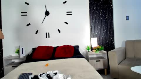 Snapshot of aurora_petitee chatting on 03/28/26, 01:00 Aurora online show from 03/28/26, 01:00