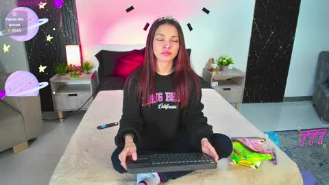 Snapshot of aurora_petitee chatting on 04/07/26, 12:27 Aurora online show from 04/07/26, 12:27