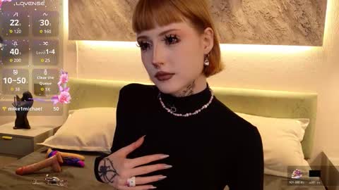 Snapshot of aurora_radiance chatting on 12/20/25, 08:32 Serena online show from 12/20/25, 08:32