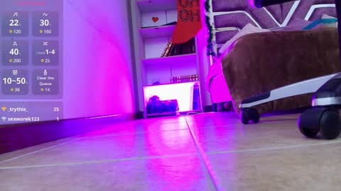 Snapshot of aurora_thomas chatting on 12/20/24, 03:42 Aurora online show from 12/20/24, 03:42