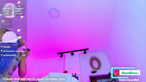 Snapshot of aurora_thomas chatting on 01/25/25, 03:30 Aurora online show from 01/25/25, 03:30