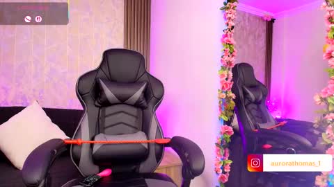 Snapshot of aurora_thomas chatting on 10/23/25, 12:43 Aurora online show from 10/23/25, 12:43