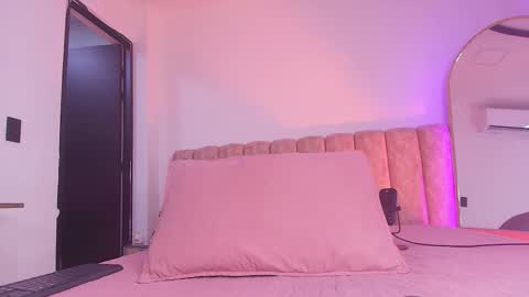 auroraa_miller online show from 02/05/26, 11:59