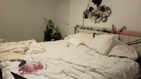 Snapshot of auroraandorion chatting on 11/01/25, 12:56 Aurora and Orion online show from 11/01/25, 12:56