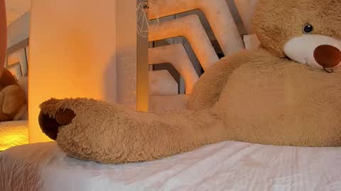 Snapshot of auroraflowers chatting on 02/11/26, 07:41 Aurora online show from 02/11/26, 07:41