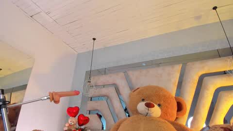 Snapshot of auroraflowers chatting on 02/15/26, 07:43 Aurora online show from 02/15/26, 07:43