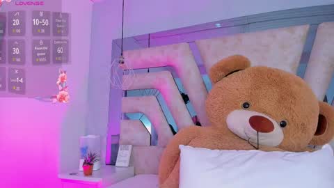 Aurora  online show from 04/12/26, 07:52