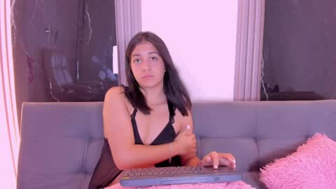 Snapshot of aurorafoxy_ chatting on 04/14/26, 12:11 Aurora online show from 04/14/26, 12:11