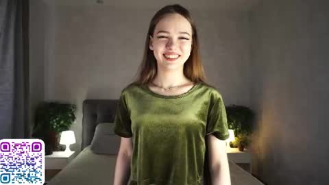 Snapshot of auroralowen chatting on 06/14/26, 04:25 Aurora online show from 06/14/26, 04:25