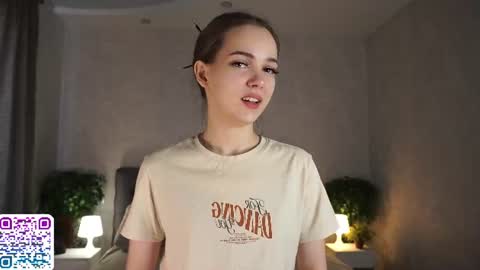 Snapshot of auroralowen chatting on 06/16/26, 03:20 Aurora online show from 06/16/26, 03:20