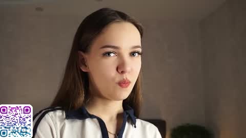 Snapshot of auroralowen chatting on 06/20/26, 04:37 Aurora online show from 06/20/26, 04:37