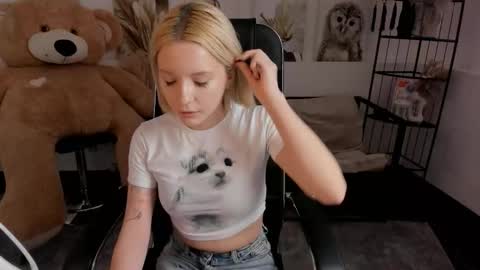 aurorawrenfield online show from 01/12/26, 10:09