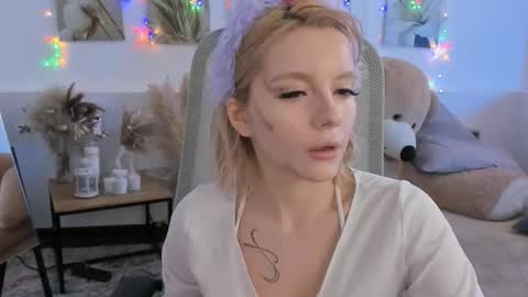 aurorawrenfield online show from 02/26/26, 04:33