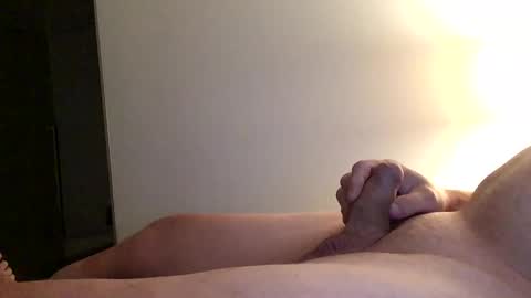 Snapshot of aussie_fatcock chatting on 02/27/25, 01:17 Aussie fatcock online show from 02/27/25, 01:17