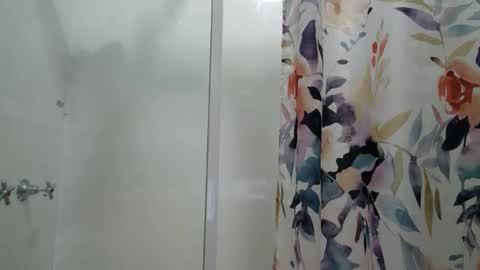 Snapshot of aussielovingxxx chatting on 12/17/24, 11:39 Milf4u online show from 12/17/24, 11:39