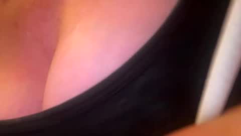 Snapshot of aussielovingxxx chatting on 11/21/25, 08:13 Milf4u online show from 11/21/25, 08:13