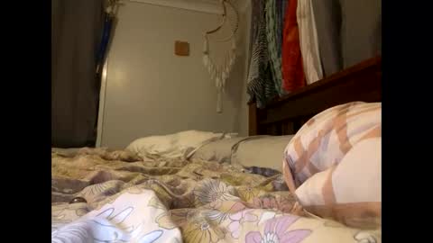 Snapshot of aussielovingxxx chatting on 12/18/25, 02:45 Milf4u online show from 12/18/25, 02:45