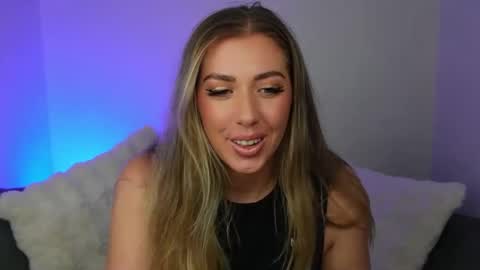 aussielulu online show from 10/17/25, 11:24