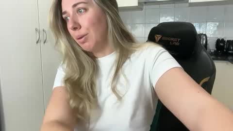 aussielulu online show from 04/12/26, 01:10