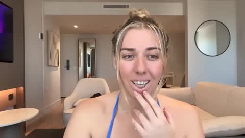 aussielulu online show from 04/15/26, 03:24