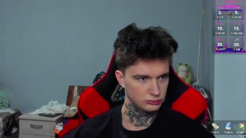 Snapshot of austen_milker chatting on 12/25/24, 06:19 Austen online show from 12/25/24, 06:19