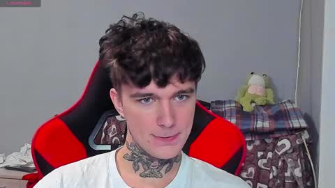 Snapshot of austen_milker chatting on 01/14/25, 04:08 Austen online show from 01/14/25, 04:08