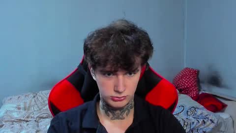 Snapshot of austen_milker chatting on 02/12/25, 05:37 Austen online show from 02/12/25, 05:37