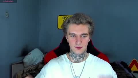 Snapshot of austen_milker chatting on 09/15/25, 09:26 Austen online show from 09/15/25, 09:26