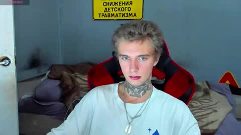 Snapshot of austen_milker chatting on 09/20/25, 04:41 Austen online show from 09/20/25, 04:41