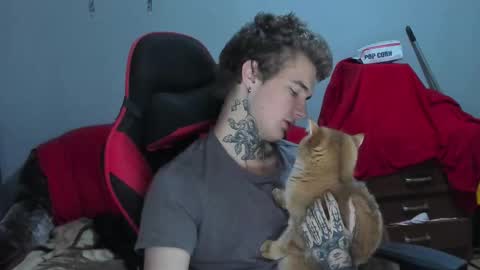 Snapshot of austen_milker chatting on 10/24/25, 04:25 Austen online show from 10/24/25, 04:25