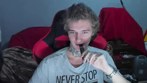 Snapshot of austen_milker chatting on 11/06/25, 03:35 Austen online show from 11/06/25, 03:35