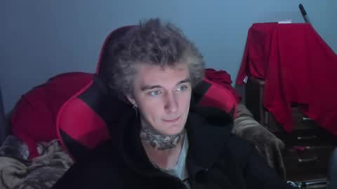 Snapshot of austen_milker chatting on 11/11/25, 07:03 Austen online show from 11/11/25, 07:03