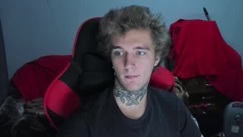 Snapshot of austen_milker chatting on 11/14/25, 03:22 Austen online show from 11/14/25, 03:22