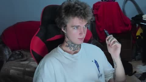 Snapshot of austen_milker chatting on 11/24/25, 10:42 Austen online show from 11/24/25, 10:42