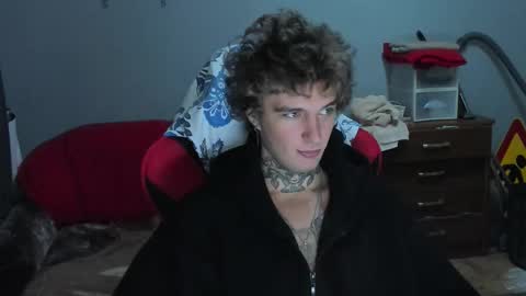 Snapshot of austen_milker chatting on 11/26/25, 06:09 Austen online show from 11/26/25, 06:09