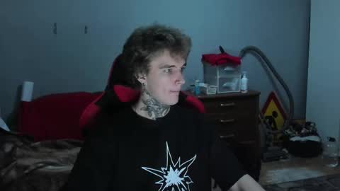 Snapshot of austen_milker chatting on 12/04/25, 03:32 Austen online show from 12/04/25, 03:32