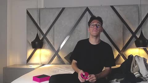 Snapshot of austinreeds chatting on 09/24/25, 12:08 austinreeds online show from 09/24/25, 12:08