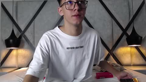 Snapshot of austinreeds chatting on 09/25/25, 12:31 austinreeds online show from 09/25/25, 12:31