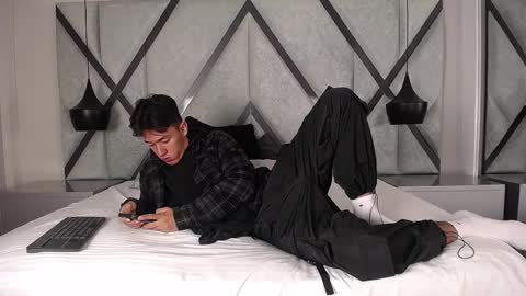 Snapshot of austinreeds chatting on 10/01/25, 12:00 austinreeds online show from 10/01/25, 12:00