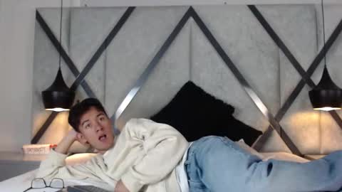 Snapshot of austinreeds chatting on 10/05/25, 11:52 austinreeds online show from 10/05/25, 11:52