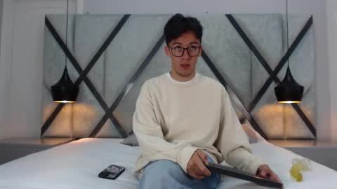 Snapshot of austinreeds chatting on 10/06/25, 11:51 austinreeds online show from 10/06/25, 11:51