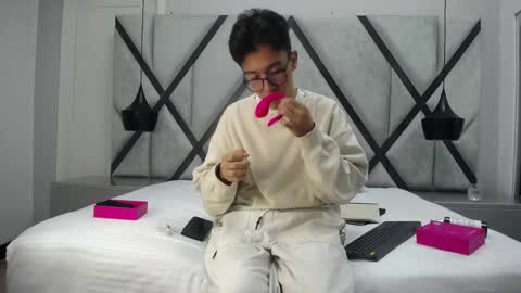 Snapshot of austinreeds chatting on 10/08/25, 11:52 austinreeds online show from 10/08/25, 11:52