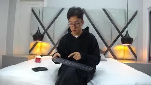 Snapshot of austinreeds chatting on 10/09/25, 12:03 austinreeds online show from 10/09/25, 12:03