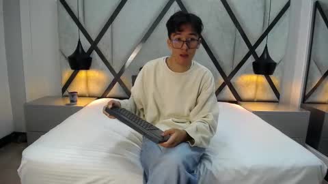 Snapshot of austinreeds chatting on 10/11/25, 12:15 austinreeds online show from 10/11/25, 12:15