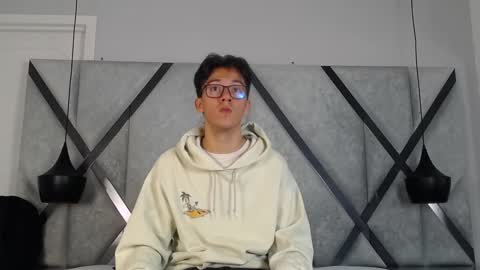 Snapshot of austinreeds chatting on 10/12/25, 12:04 austinreeds online show from 10/12/25, 12:04