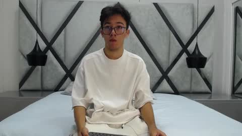 Snapshot of austinreeds chatting on 10/18/25, 11:55 austinreeds online show from 10/18/25, 11:55