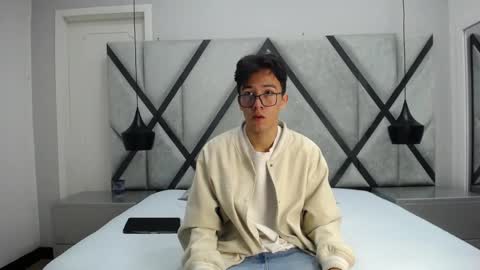 Snapshot of austinreeds chatting on 10/19/25, 12:28 austinreeds online show from 10/19/25, 12:28