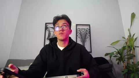 Snapshot of austinreeds chatting on 10/22/25, 12:05 austinreeds online show from 10/22/25, 12:05