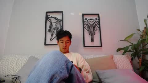 Snapshot of austinreeds chatting on 10/25/25, 12:02 austinreeds online show from 10/25/25, 12:02